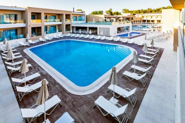 Κατασκευη πισινας μπετον