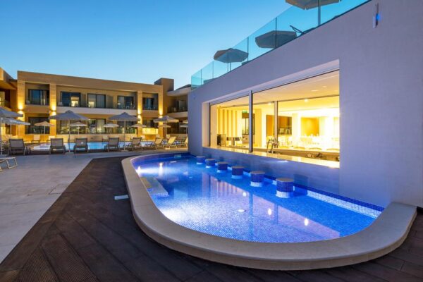 Κατασκευη πισινας μπετον